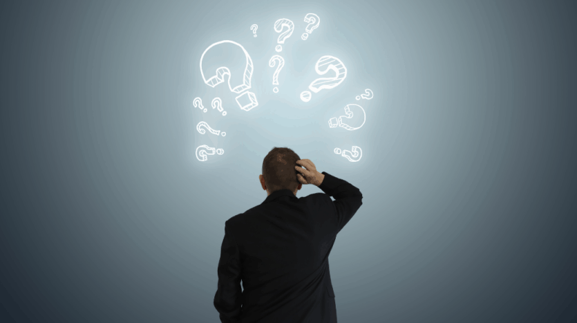 homme qui se pose des questions